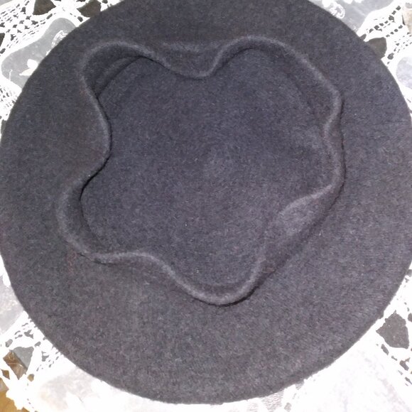 Elegant Classic Beret, Wool 100 %, Made in Europe - Picture 3 of 4